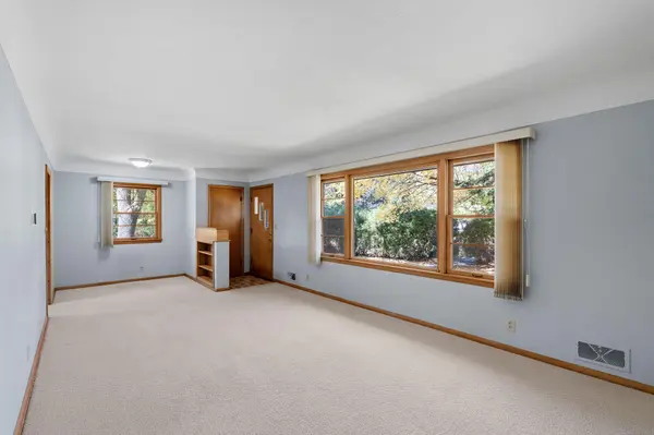 1936 Grant RD, Arden Hills, MN 55112