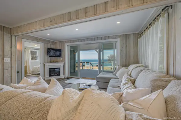 3 Oakhurst RD #2, Hampton Bays, NY 11946