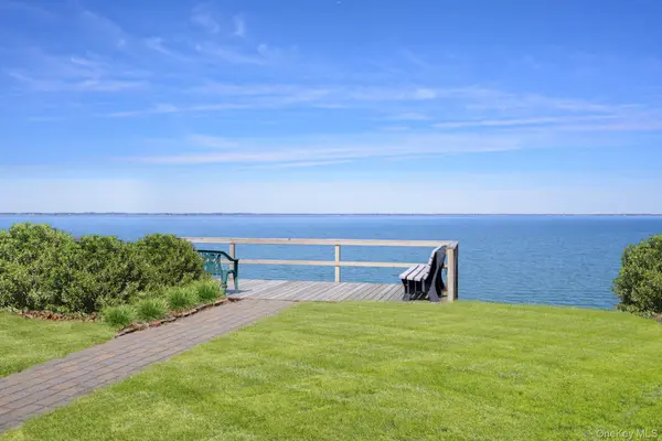 3 Oakhurst RD #2, Hampton Bays, NY 11946