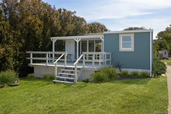 3 Oakhurst RD #2, Hampton Bays, NY 11946