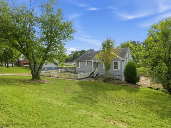 1404 Charles Dr, Knoxville, TN 37918