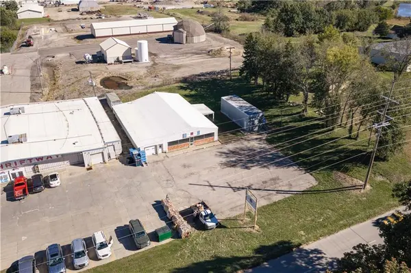 515 Walnut ST, Oskaloosa, KS 66066