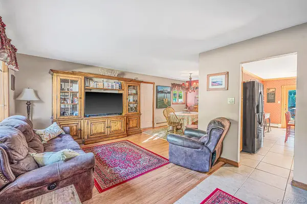 116 Avenue B, Holbrook, NY 11741