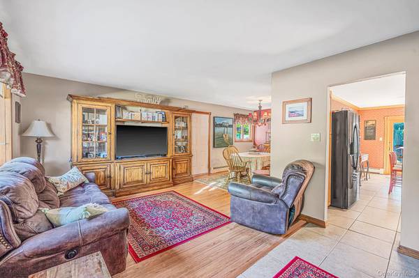116 Avenue B, Holbrook, NY 11741