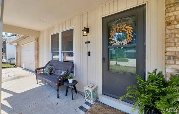 24 Lemon Tree DR, St Peters, MO 63376