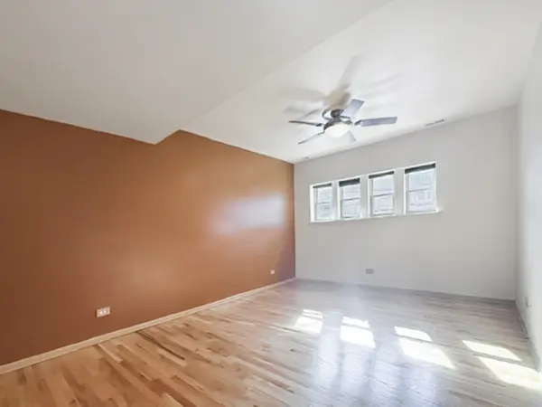 2317 E 70th PL #111W, Chicago, IL 60649