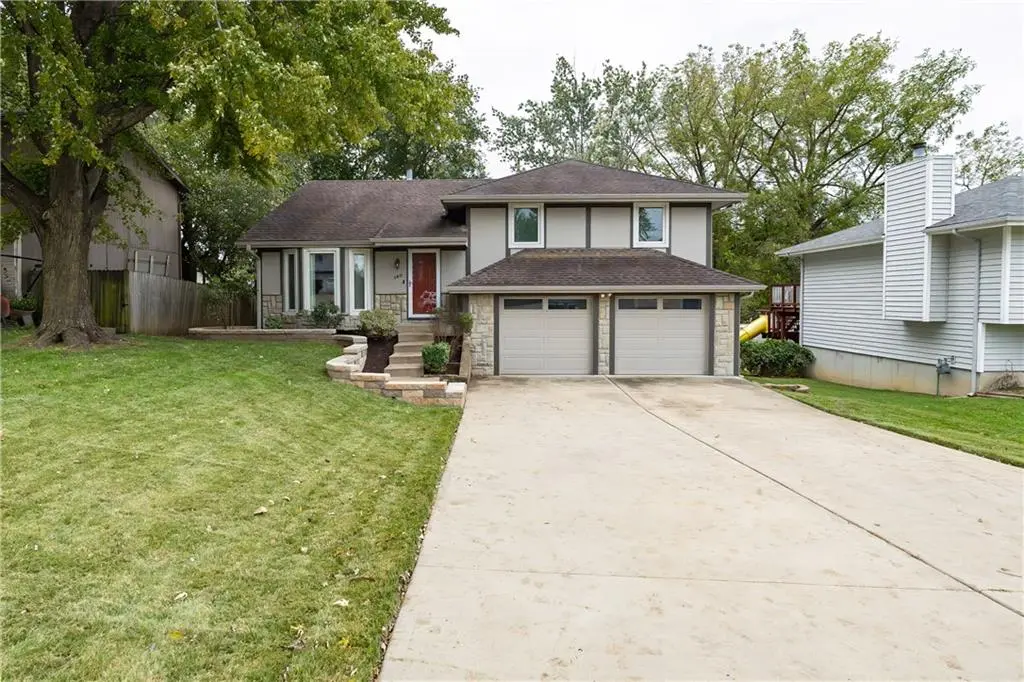 140 Debra ST, Lansing, KS 66043