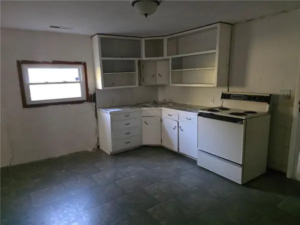 342 E 6th AVE, Garnett, KS 66032