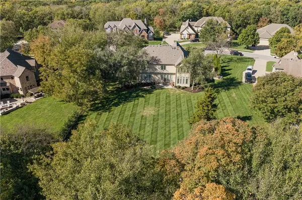 311 NW Rockwood CT, Lee's Summit, MO 64081