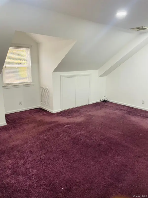 1219 Ott LN, Merrick, NY 11566