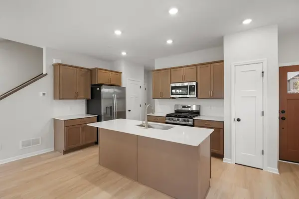 674 Tulare TER, Newport, MN 55055