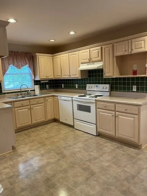 180 Foxrun, Springfield, TN 37172