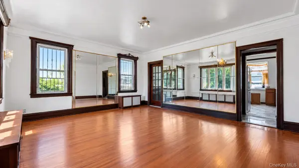 10505 Ditmars BLVD, East Elmhurst, NY 11369
