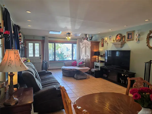 3332 201st ST, Bayside, NY 11361