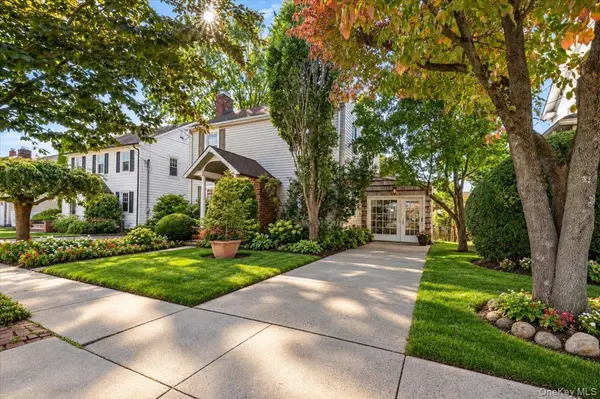 23 Chestnut ST, Glen Cove, NY 11542