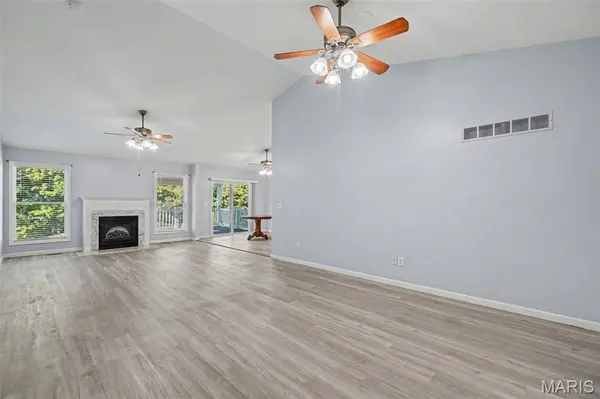 8 Soenker CIR, St Peters, MO 63376