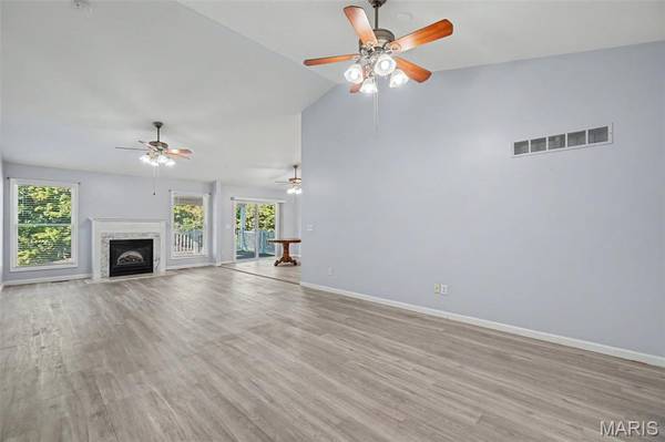 8 Soenker CIR, St Peters, MO 63376