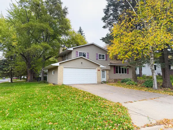 1081 Cedarwood DR, Woodbury, MN 55125