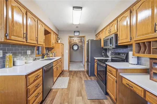 516 SATURN DR, Raymore, MO 64083