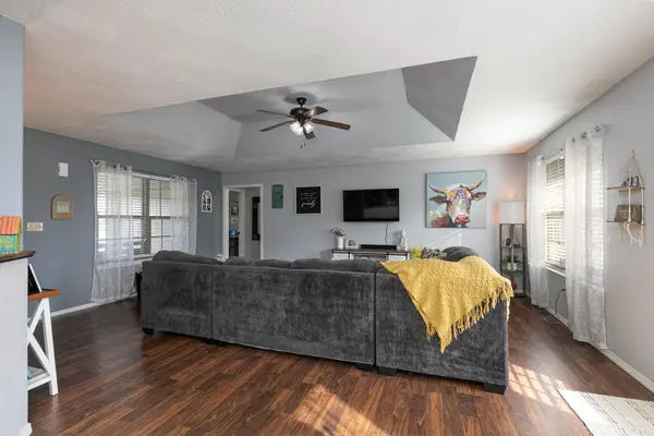 1462 S Tomahawk AVE, Republic, MO 65738