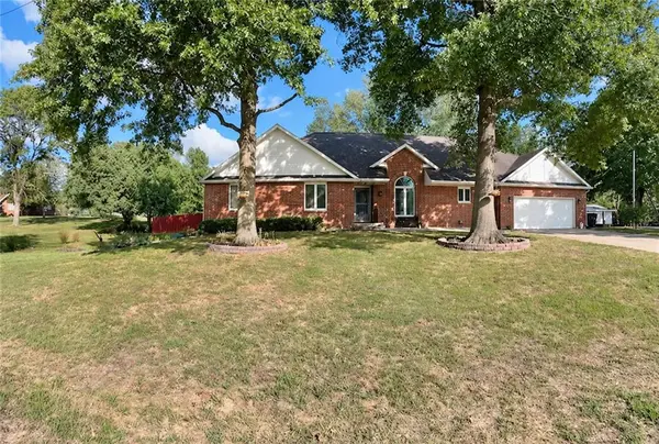 404 olive ST, Windsor, MO 65360