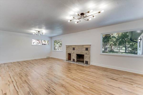 930 N Roosevelt Ave., Wichita, KS 67208