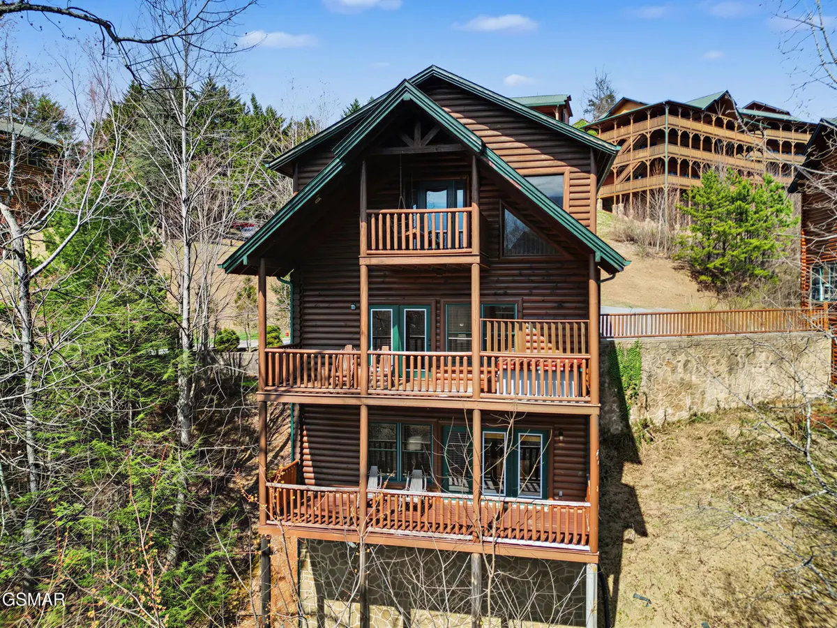 727 Mountain Stream Way, Gatlinburg, TN 37738