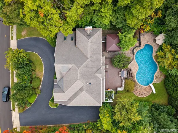 6 Chauncey PL, Woodbury, NY 11797