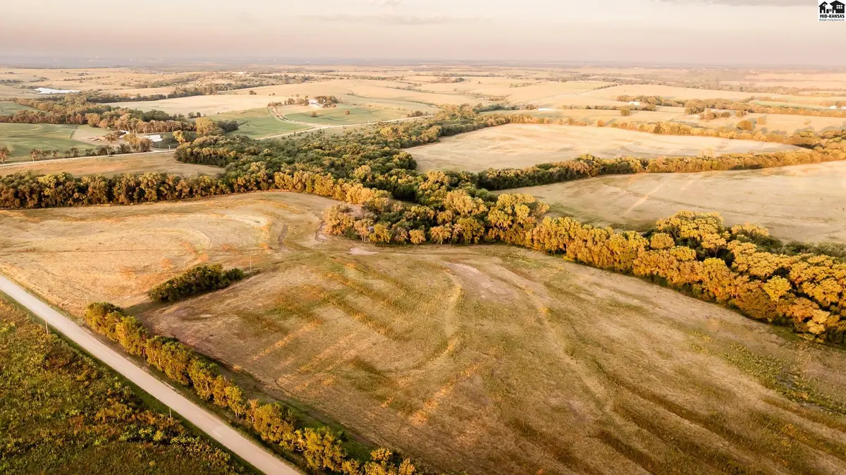 000 N Simpson Rd, New Cambria, KS 67470