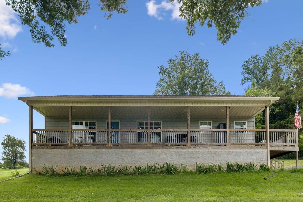 256 Enigma Rd, Chestnut Mound, TN 38552