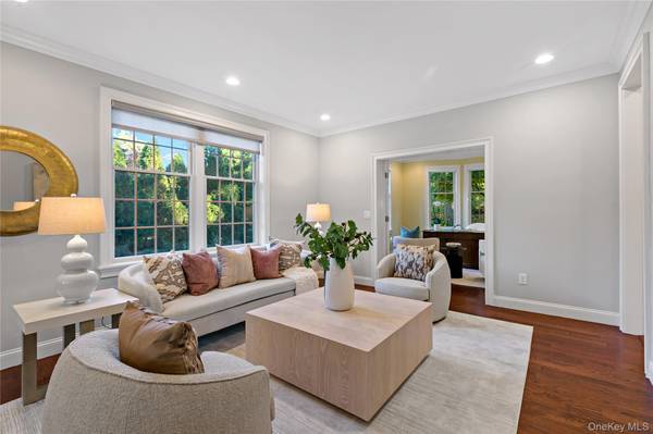 10 Warnke LN, Scarsdale, NY 10583