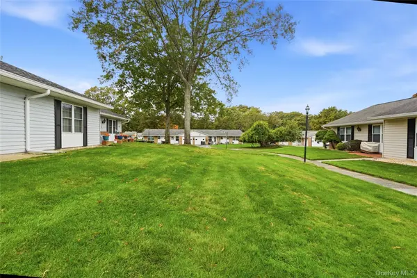 379C Woodbridge DR #C, Ridge, NY 11961