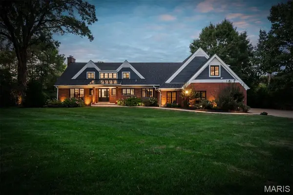 12525 Darien DR, Town And Country, MO 63141