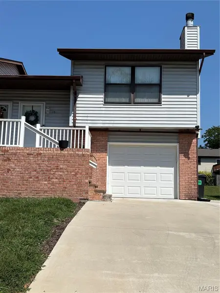 15 Clinton Hill DR, Belleville, IL 62226