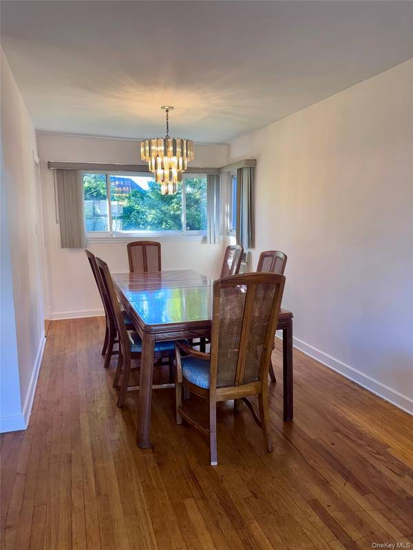 625 Knollwood DR, West Hempstead, NY 11552