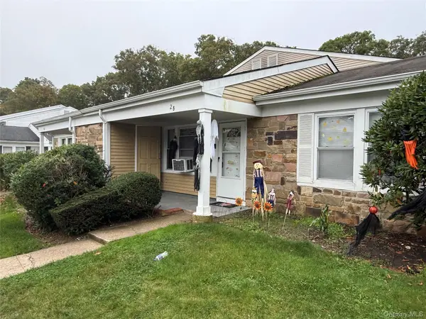 2 Ticonderoga CT, Ridge, NY 11961