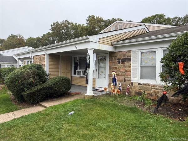 2 Ticonderoga CT, Ridge, NY 11961