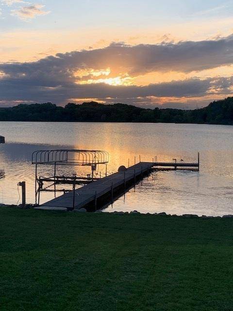 8404 Waters Edge DR, Chanhassen, MN 55317
