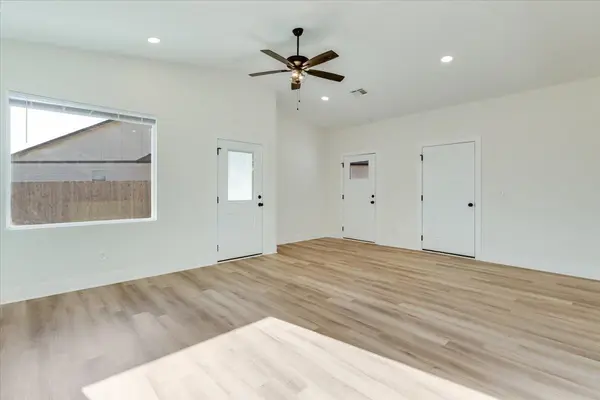 5694 E Bristol Ct, Bel Aire, KS 67220