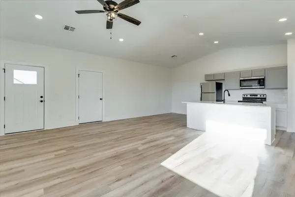 5694 E Bristol Ct, Bel Aire, KS 67220