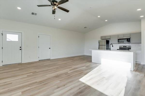 5694 E Bristol Ct, Bel Aire, KS 67220