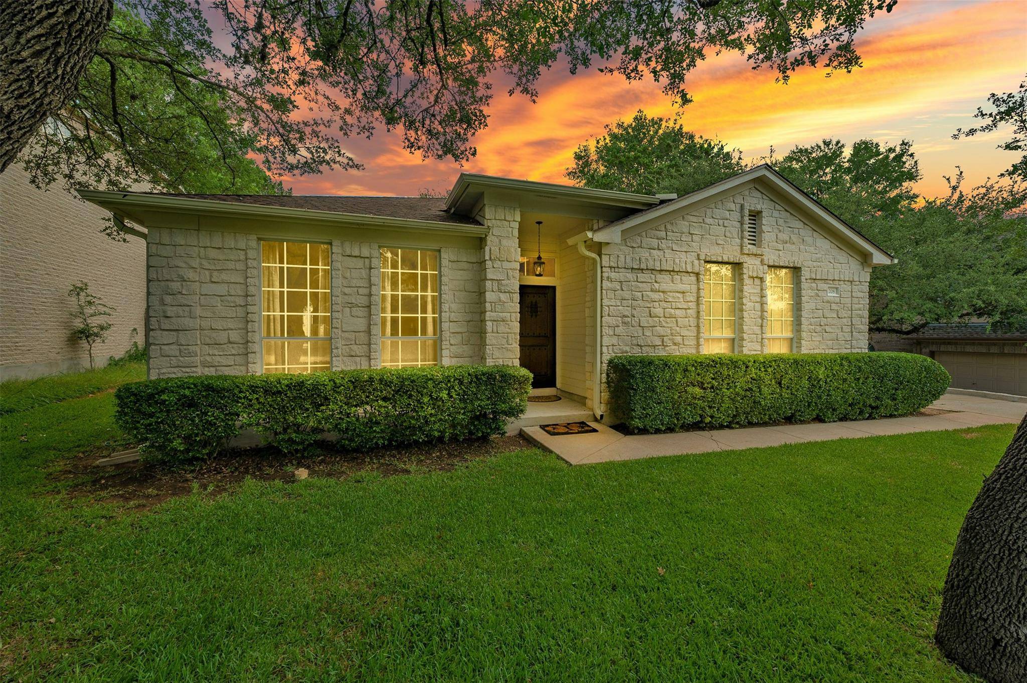 208 Sailors RUN, Lakeway, TX 78734