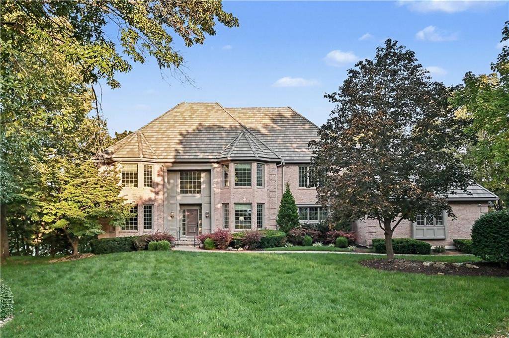 60 W Dundee CT, Loch Lloyd, MO 64012