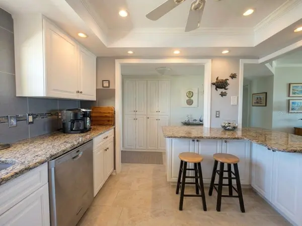 4725 COVE CIR #APT 609, St Petersburg, FL 33708