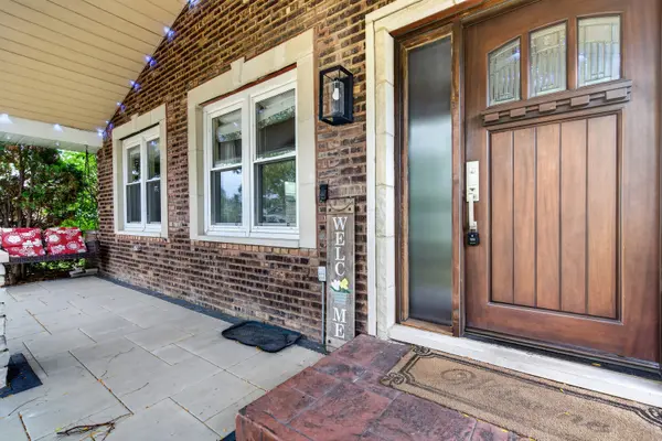 7437 Garden LN, Justice, IL 60458