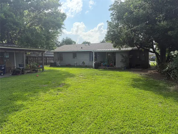 2325 11th ST, Port Neches, TX 77651