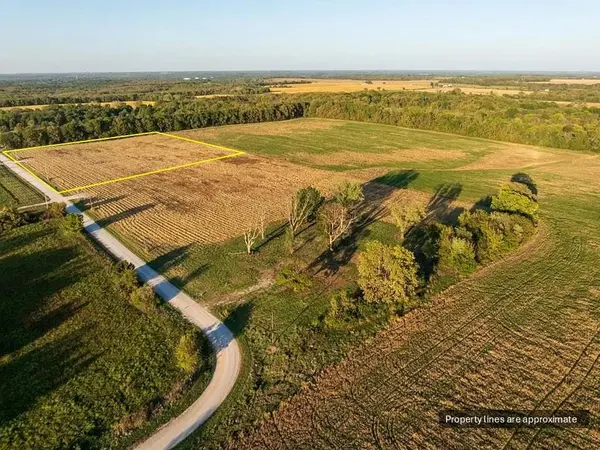 S Van Meter RD, Freeman, MO 64746