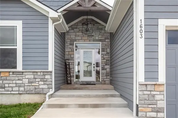 1603 Marvin CT, Harrisonville, MO 64701