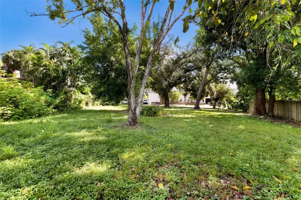 2423 HICKORY AVE, Sarasota, FL 34234