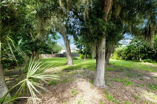 2423 HICKORY AVE, Sarasota, FL 34234